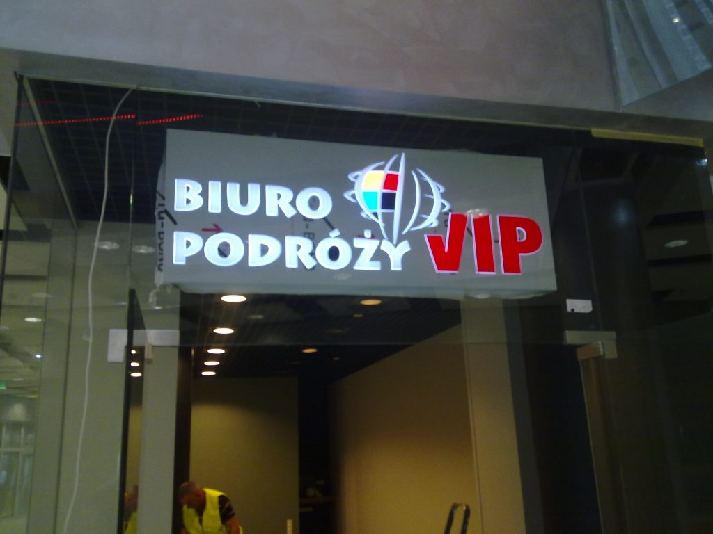 Kaseton świetlny z dibondu biuro podróży vip